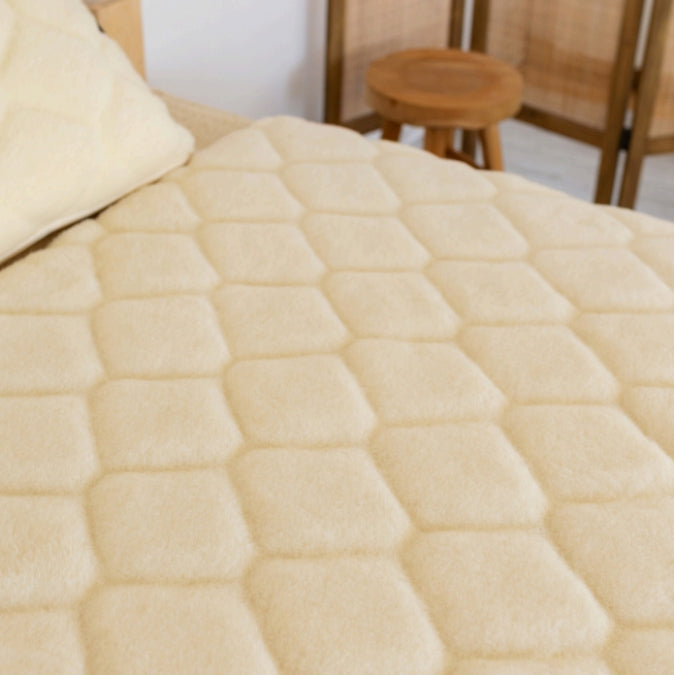Enaste Cashmere Blanket